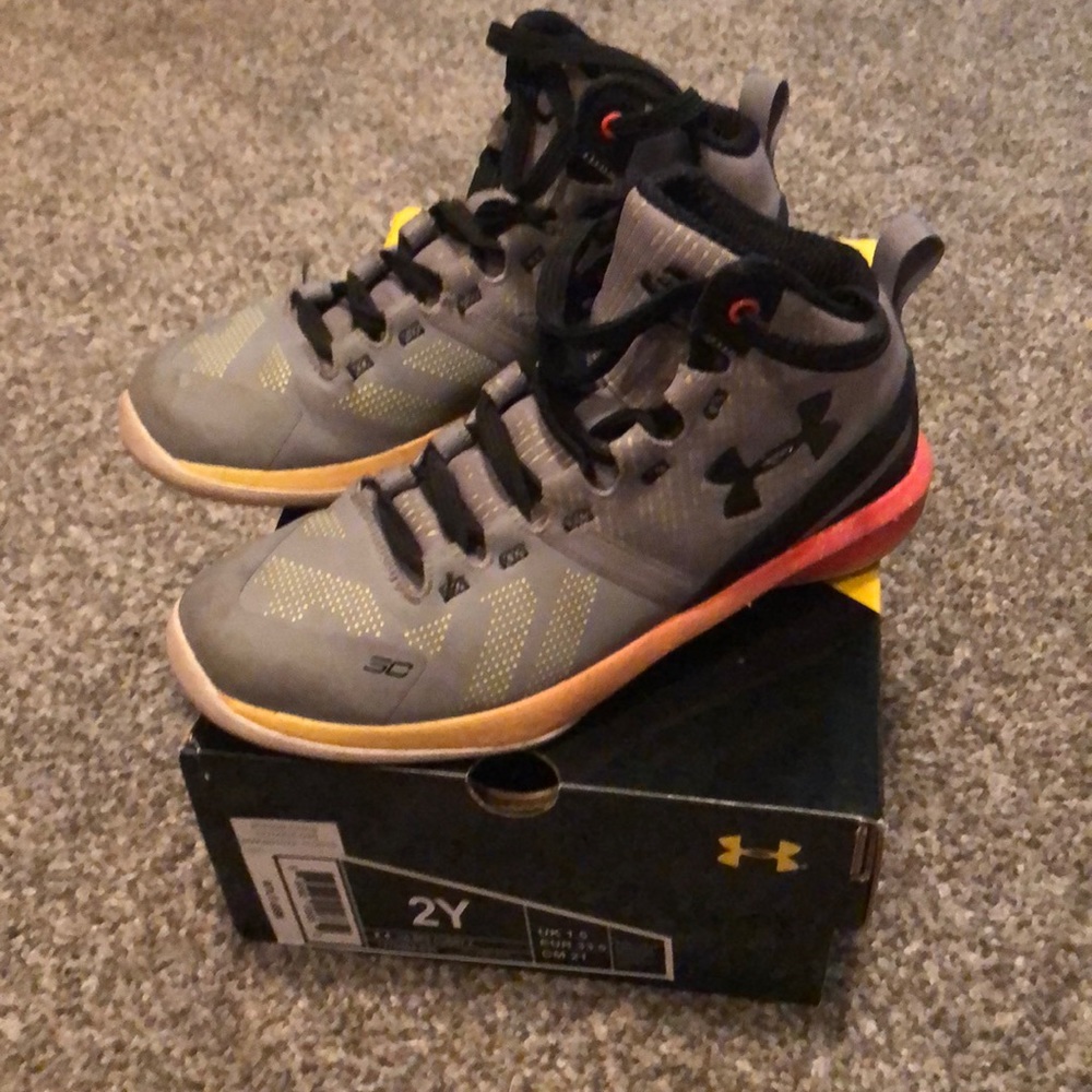 Steph Curry boys basketball shoes size 2 with box
